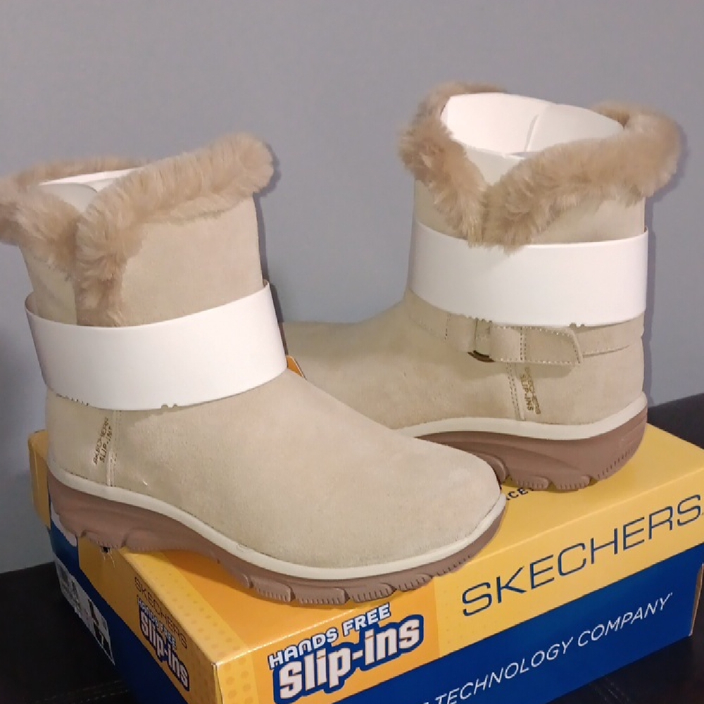 Skechers Women's Cream Winter Boots